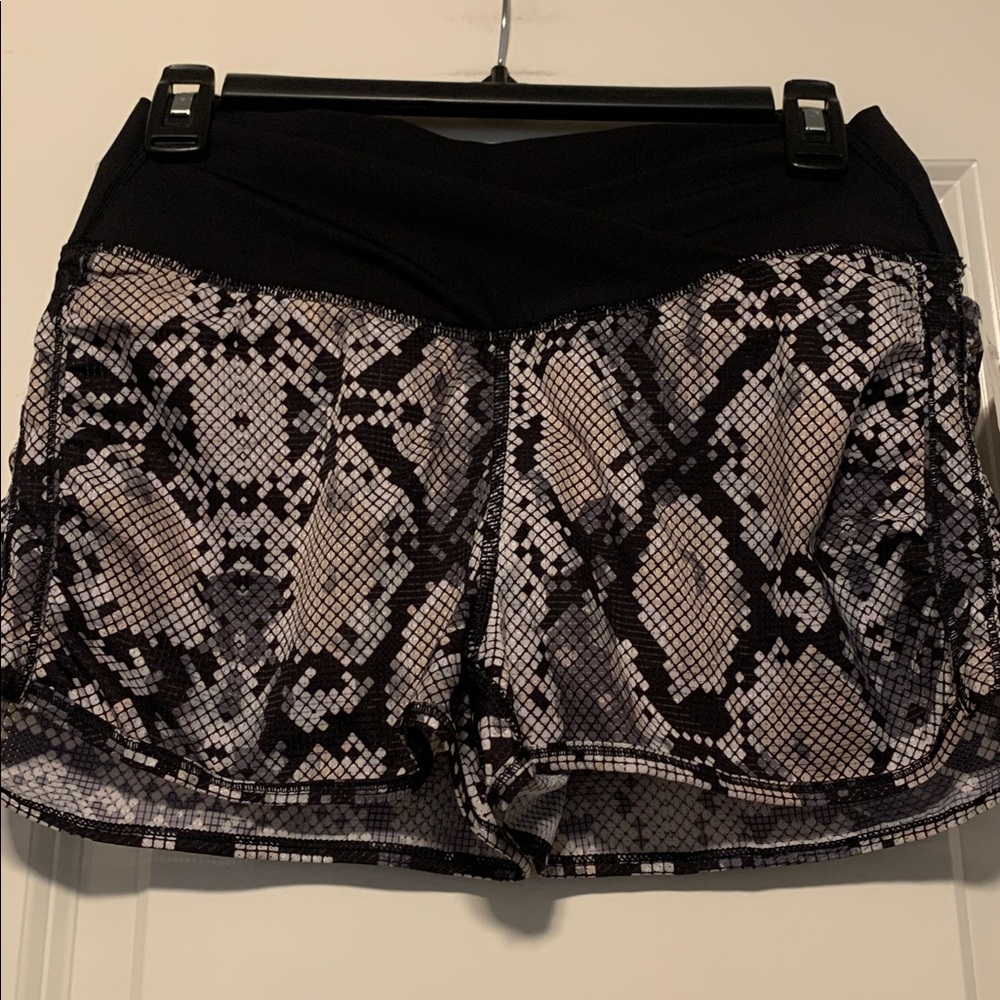 Lululemon Athletica Sunset Sensation Short
Sz 4, NWT